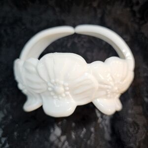 Westmoreland Split Handle Basket • Dogwood Daisy Pattern • Milk Glass • Vintage